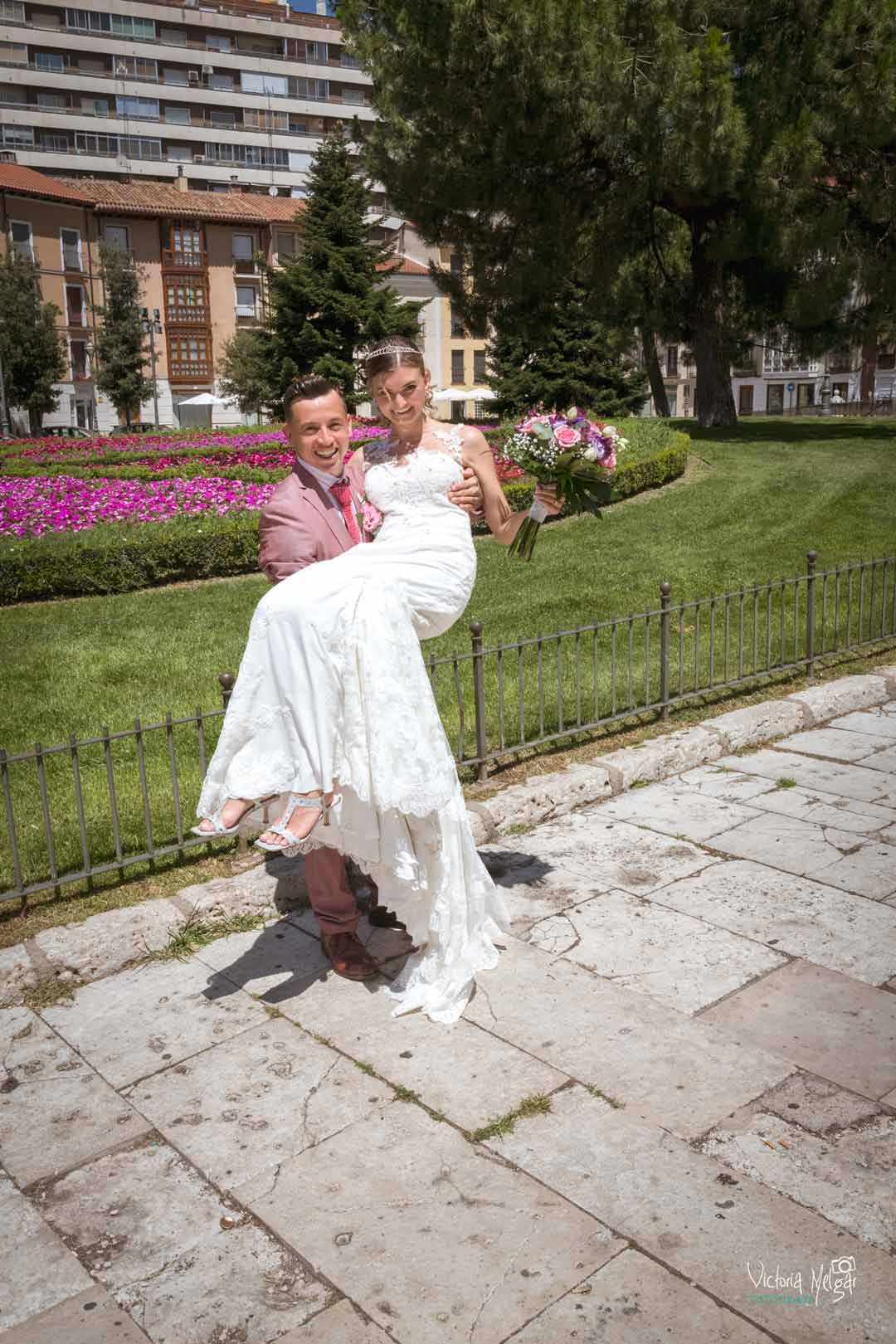 Layla y Lorenzo Boda victoria melgar reportajes de boda en Valladolid
