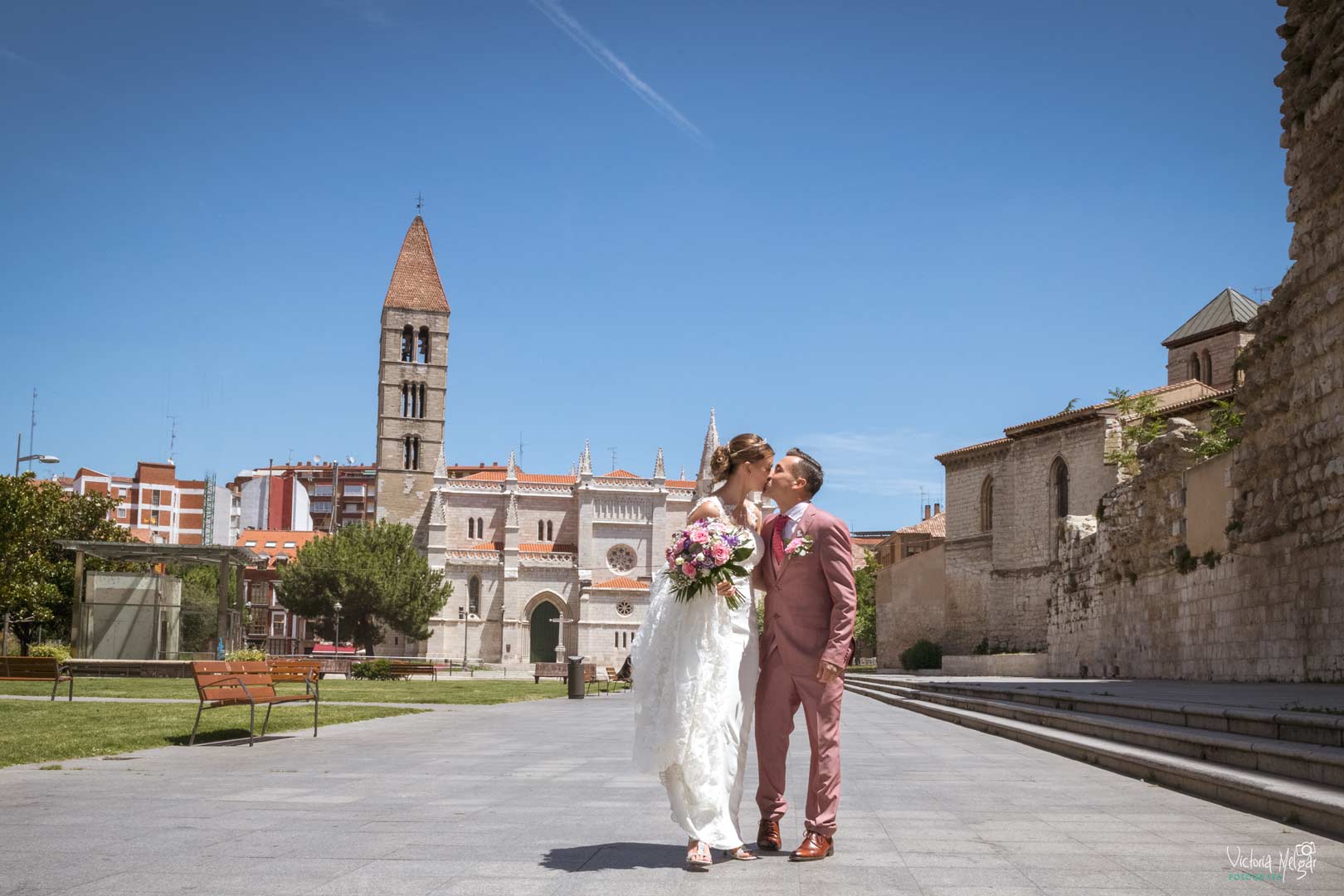 Layla y Lorenzo Boda victoria melgar reportajes de boda en Valladolid