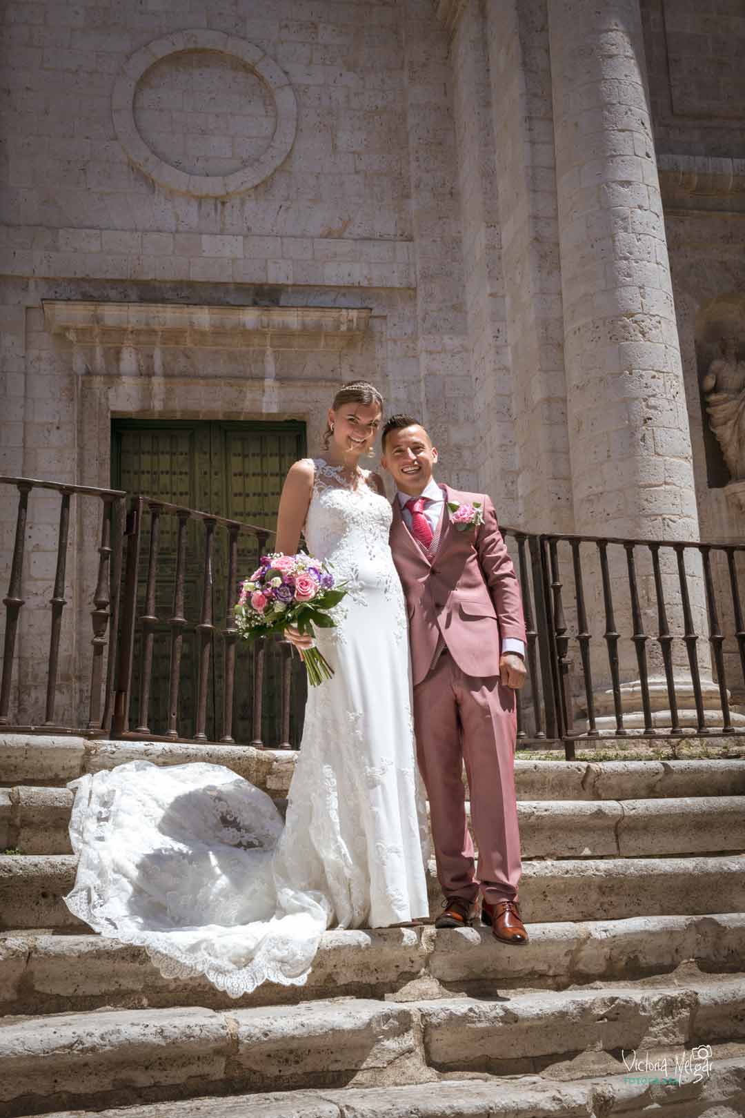 Layla y Lorenzo Boda victoria melgar reportajes de boda en Valladolid