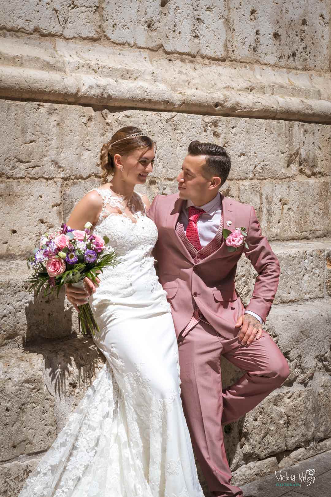 Layla y Lorenzo Boda victoria melgar reportajes de boda en Valladolid