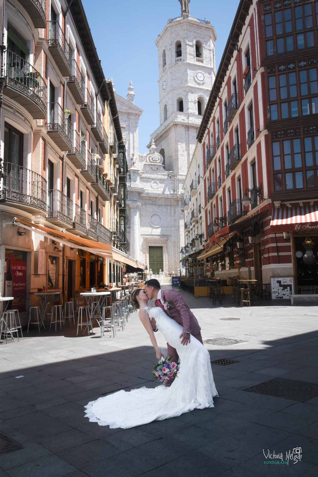 Layla y Lorenzo Boda victoria melgar reportajes de boda en Valladolid
