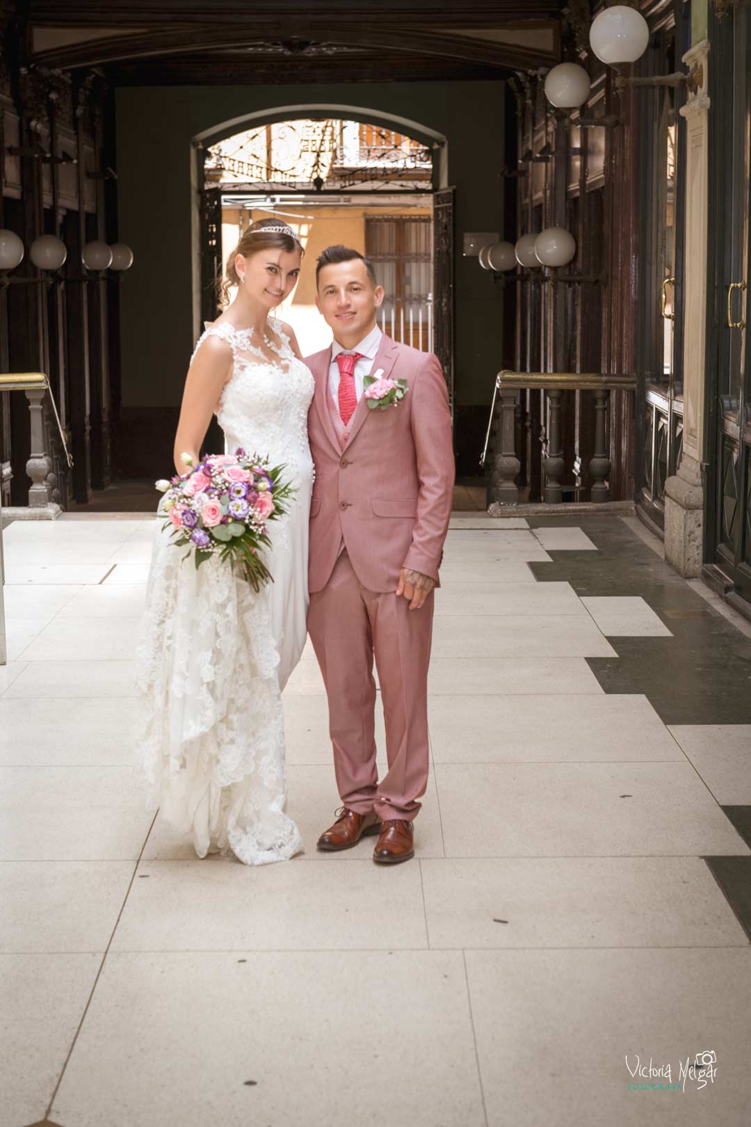 Layla y Lorenzo Boda victoria melgar reportajes de boda en Valladolid
