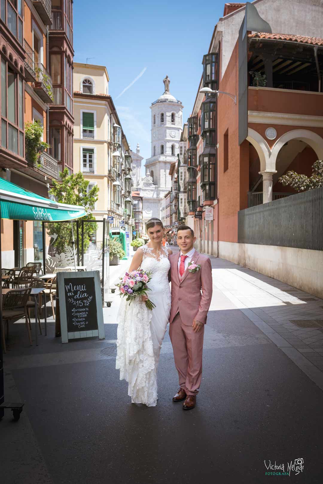 Layla y Lorenzo Boda victoria melgar reportajes de boda en Valladolid