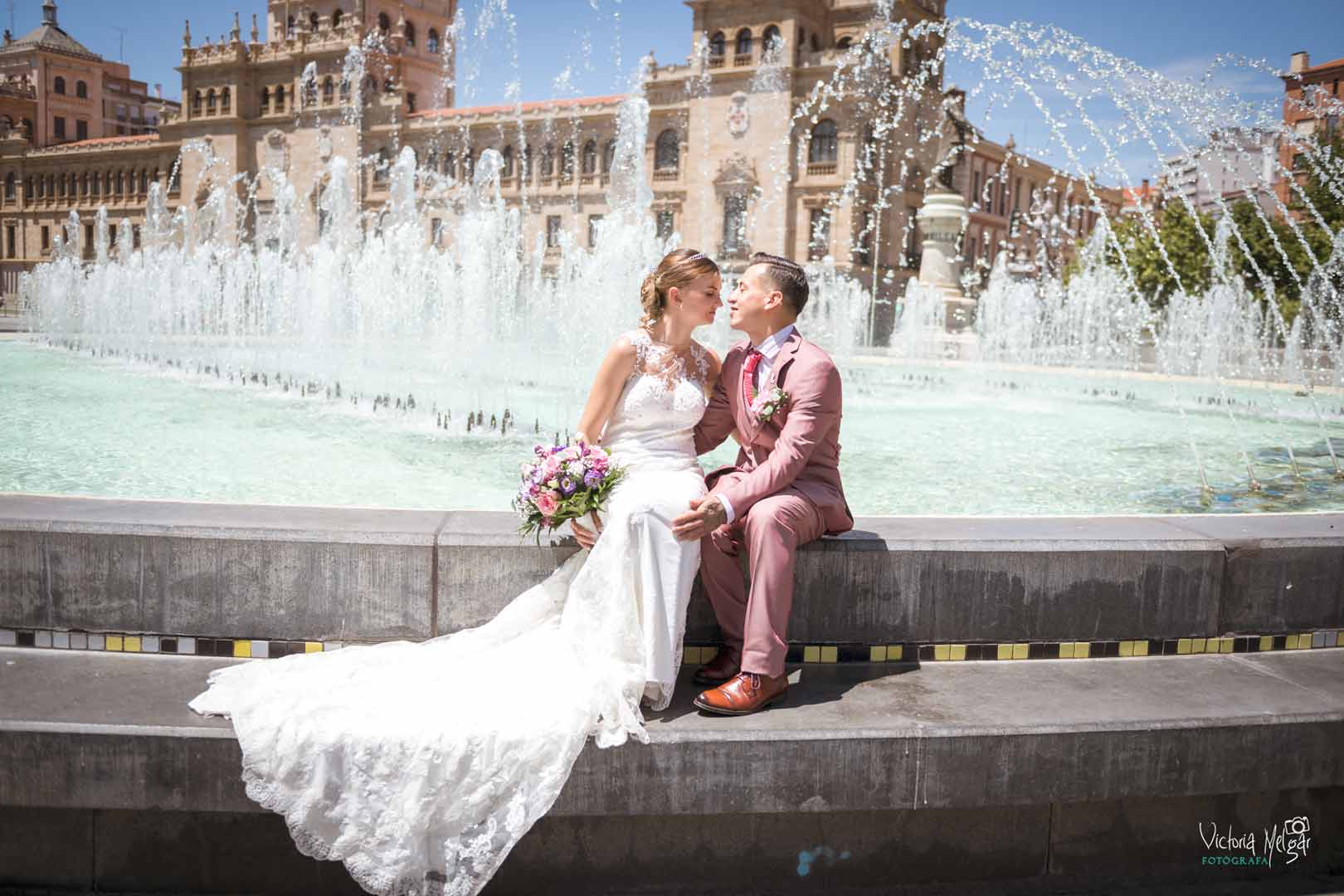 Layla y Lorenzo Boda victoria melgar reportajes de boda en Valladolid