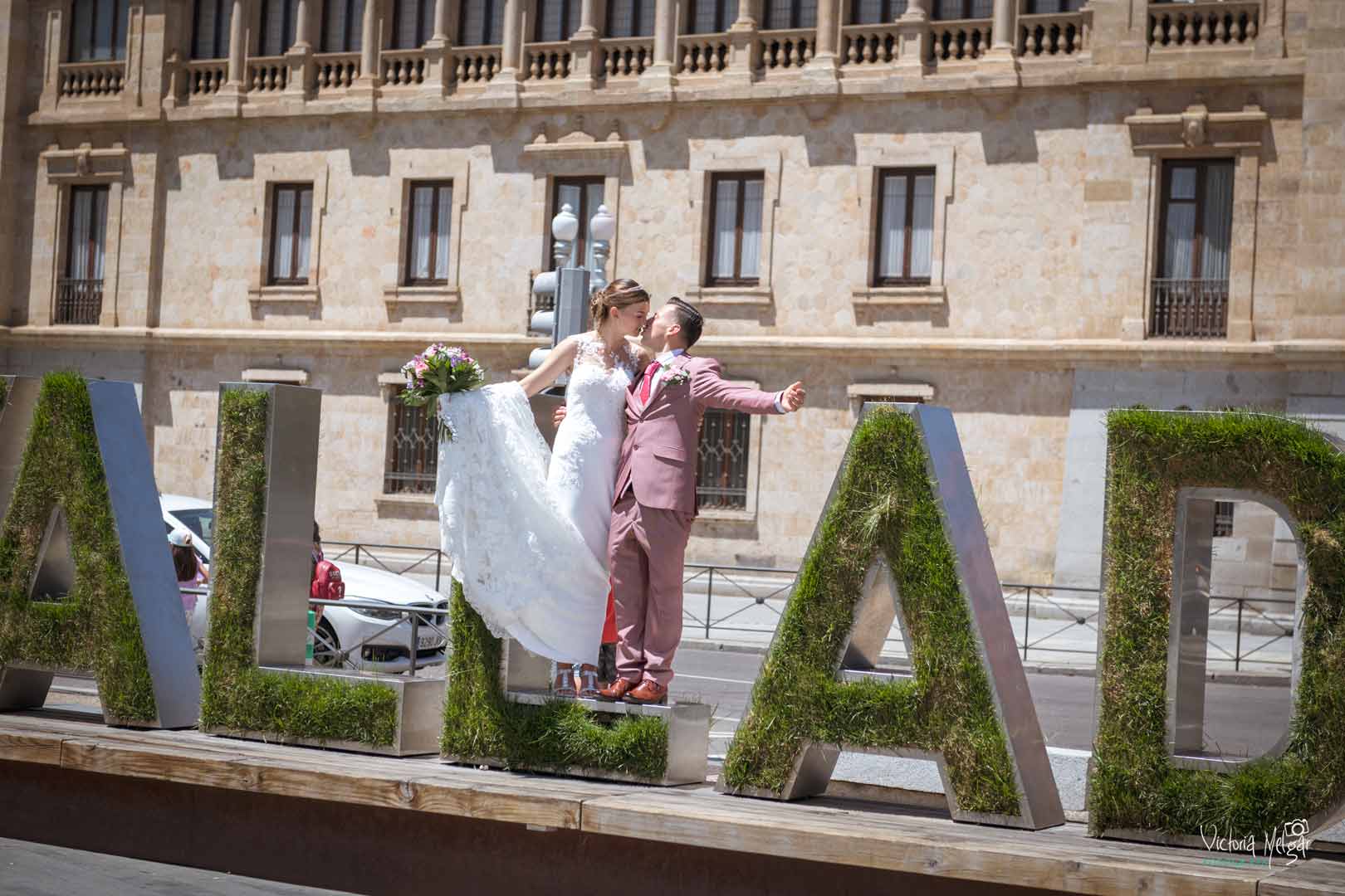 Layla y Lorenzo Boda victoria melgar reportajes de boda en Valladolid