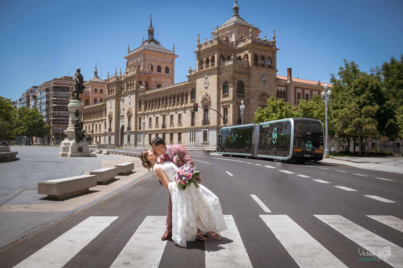 Layla y Lorenzo Boda victoria melgar reportajes de boda en Valladolid